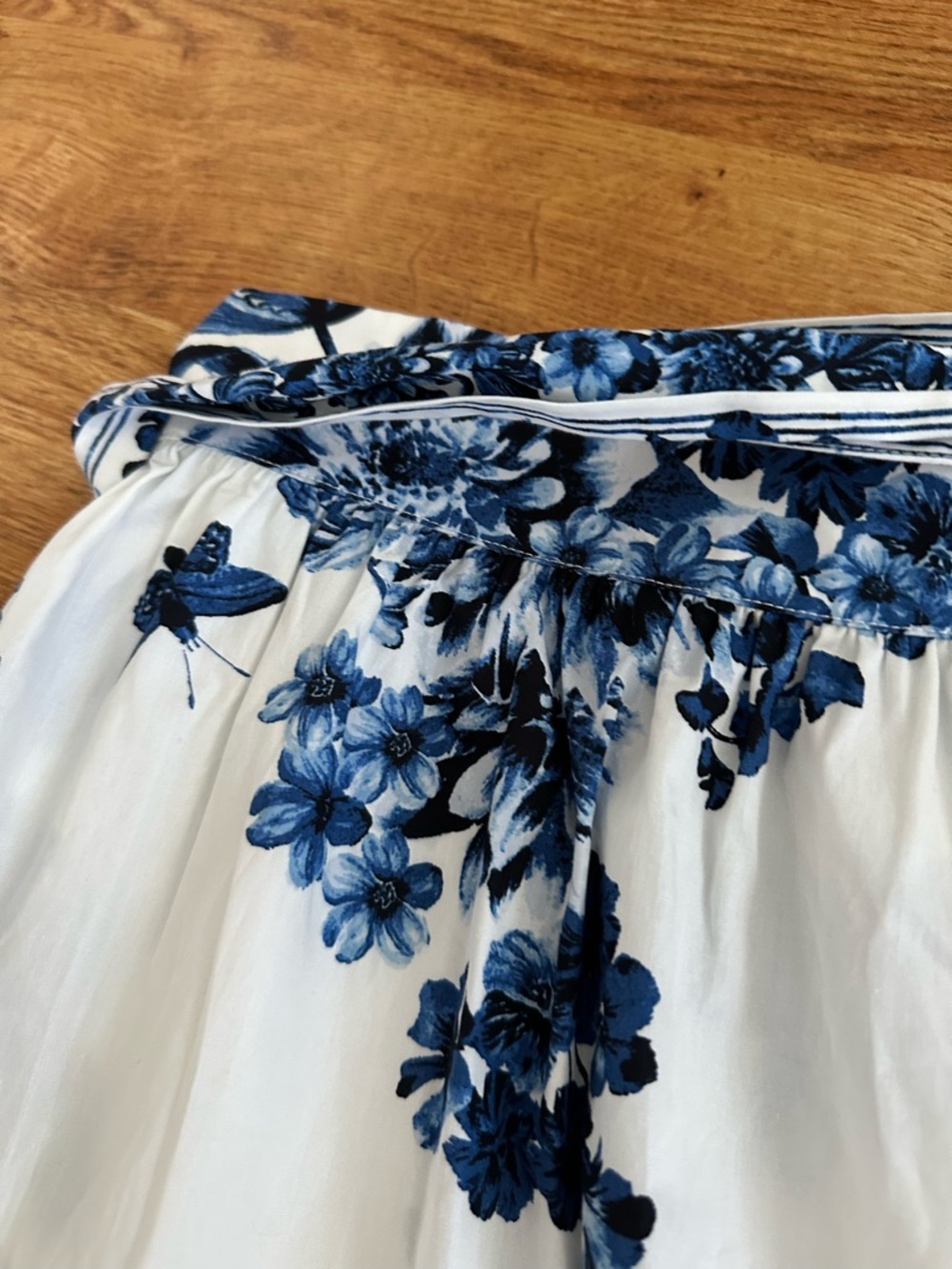 NWOT H&M White Blue Floral Cotton Skirt XS - Picture 5 of 9